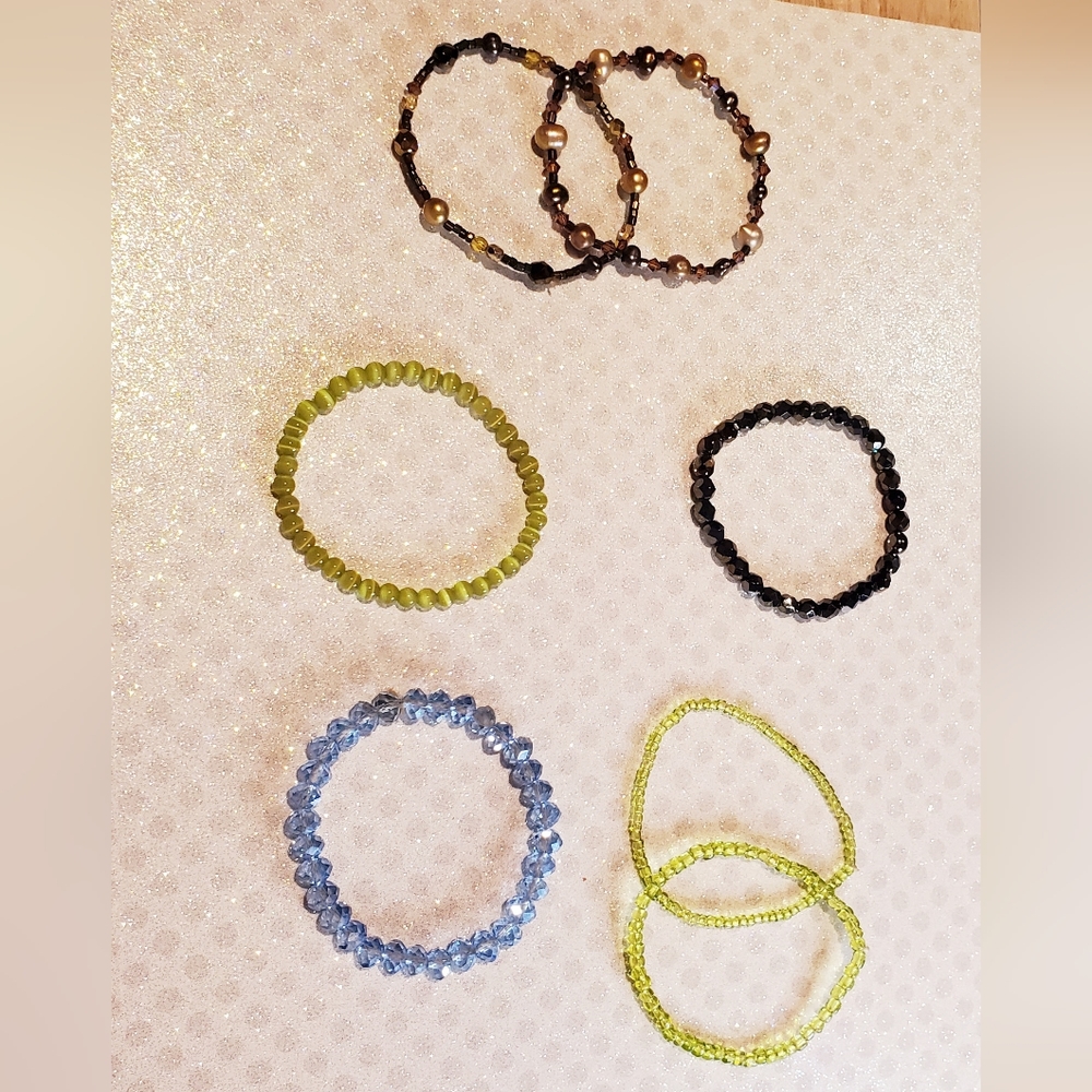 Bundle of 7 Vintage Stretch Bracelets - Picture 2 of 9